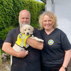 Hvalpeaspirant Enya og hvalpeværter