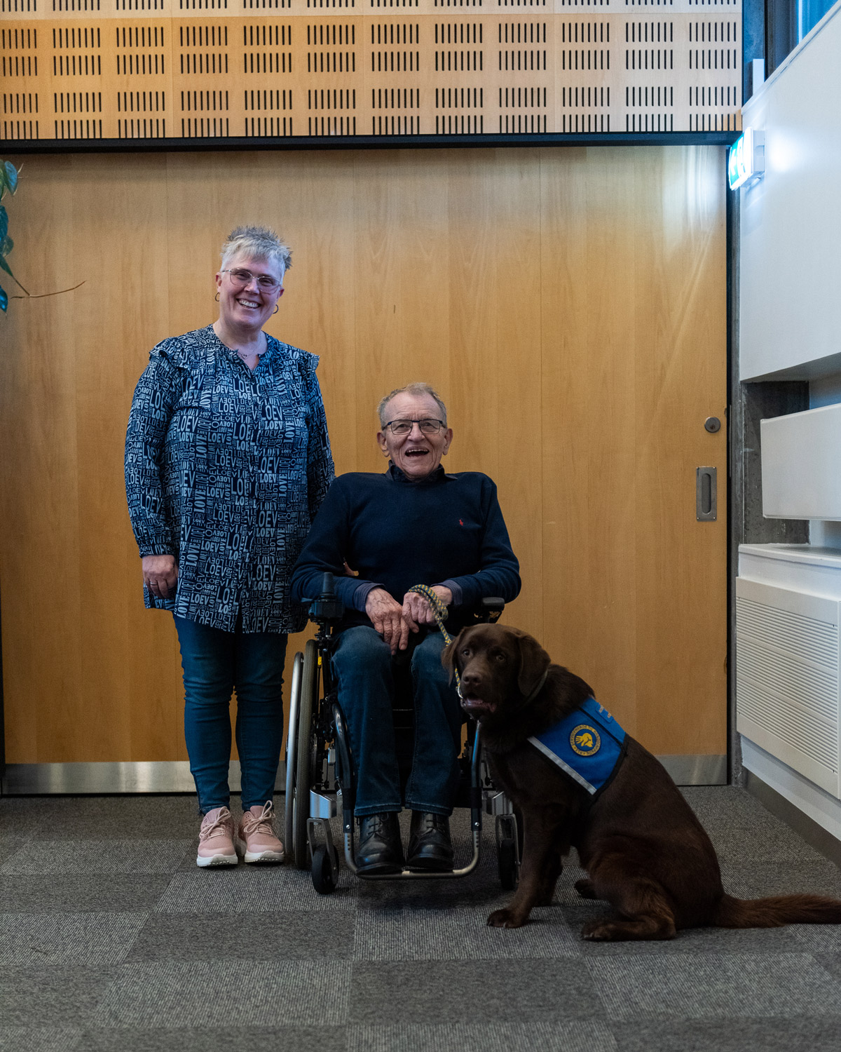 Billede af servicehunden Teton og bruger Karl