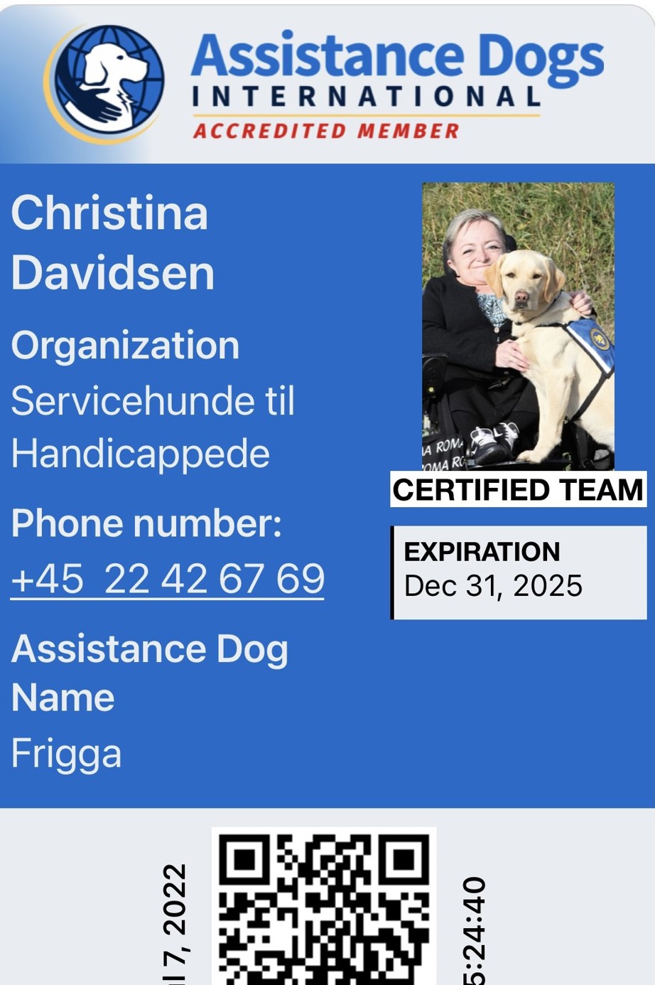 Id Halv Barkode med team Christina og servicehunden Frigga