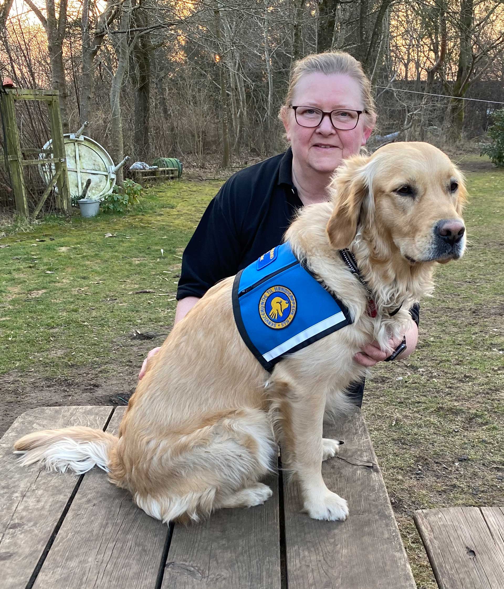 Hundetræner Helle med servicehunden Roxy