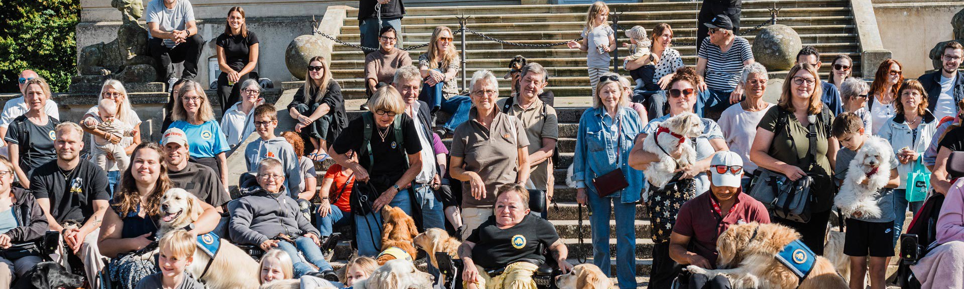 Opstilling til et fællesbillede til Dog A Thon