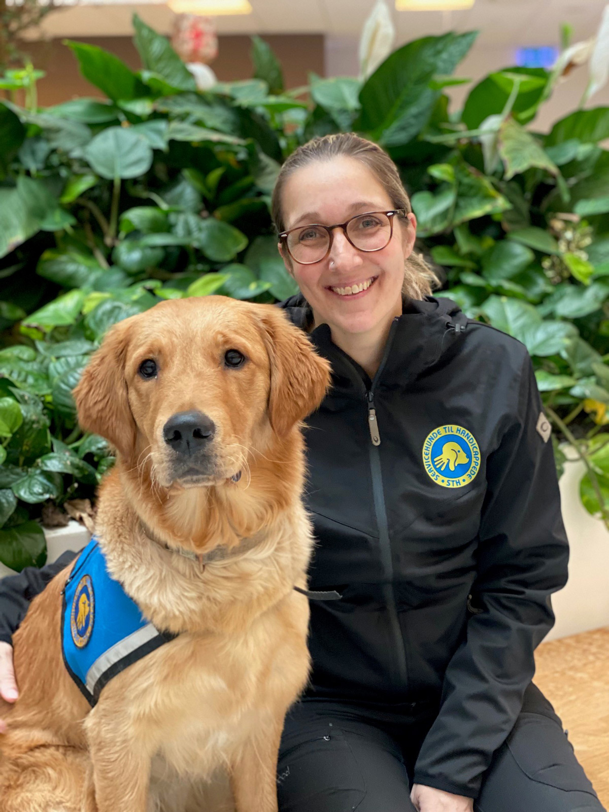 Hundetræner Camilla Christoffersen med en servicehund