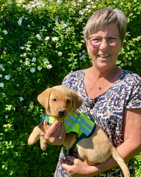 Hvalpevært Birgitte og hvalpeaspirant Oskar