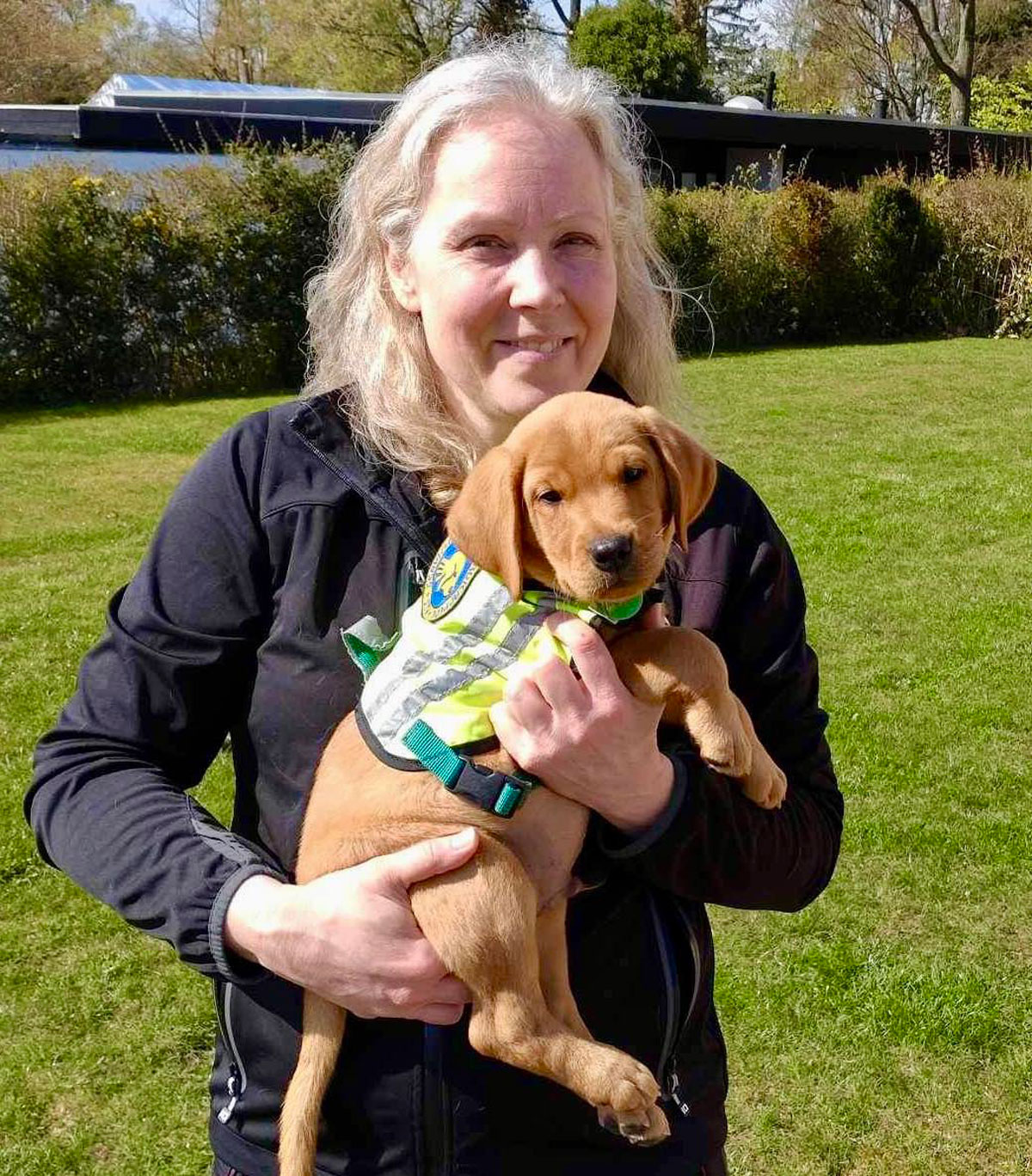 Bestyrelsesmedlem Elisabeth og hvalpeaspirant Karl