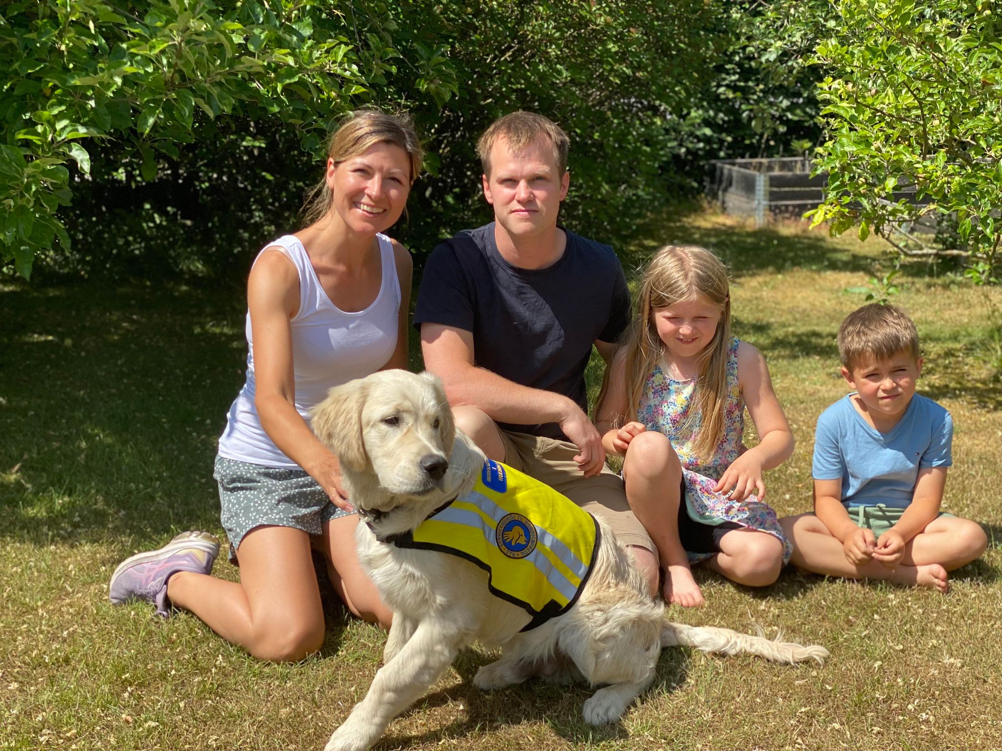 Servicehunden Topper og hvalpeværtsfamilien