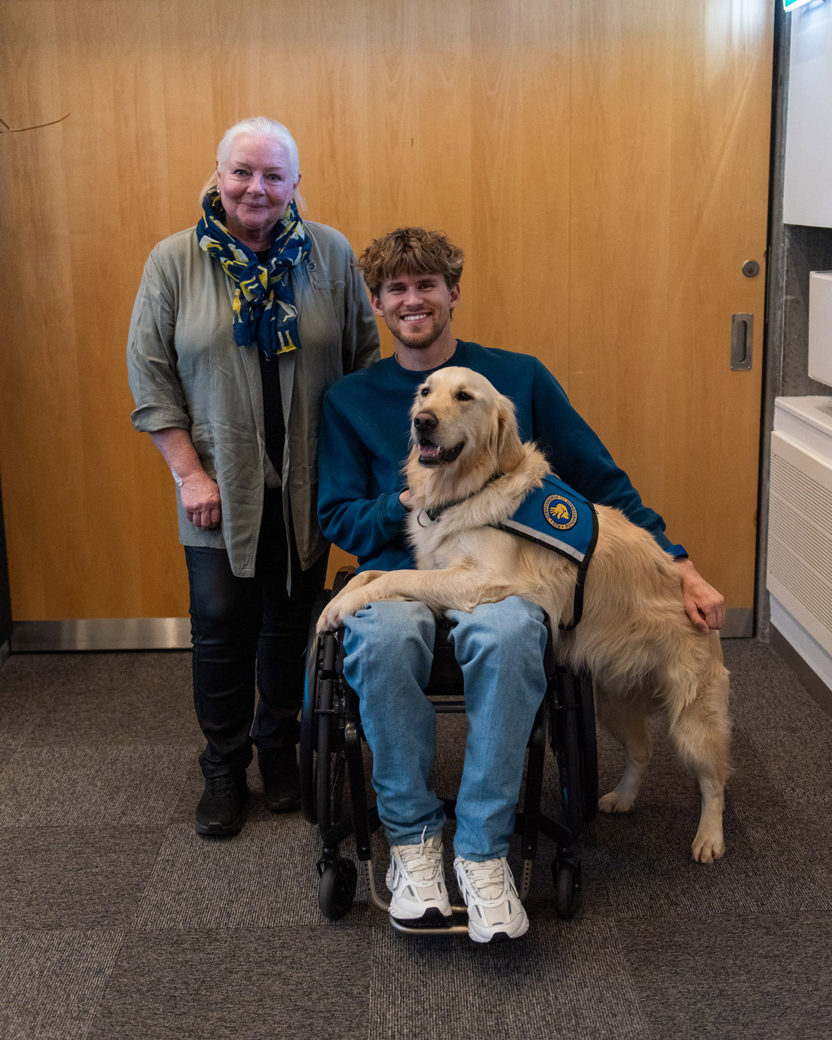Graduation af Sorba og Christian med hvalpevært i baggrunden