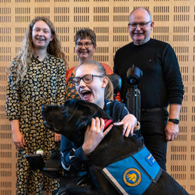 Graduation af servicehunden Stella og bruger Marianne