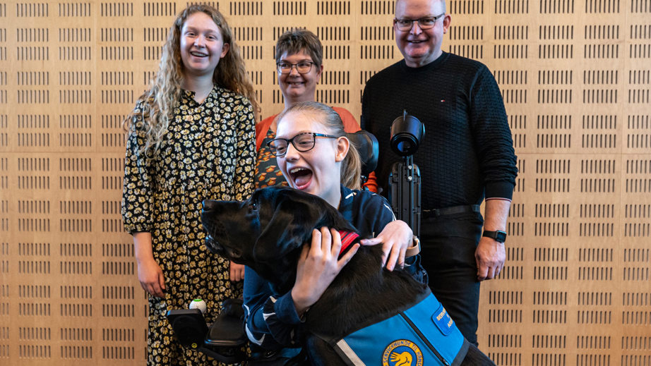 Graduation af servicehunden Stella og bruger Marianne