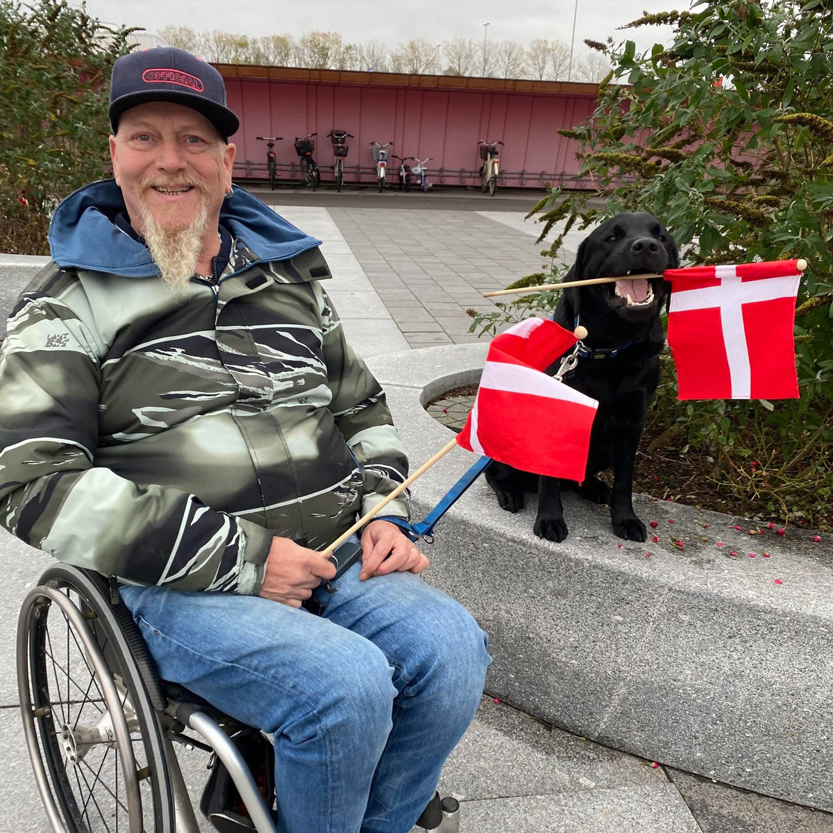 Team Jan og Dallas med flag